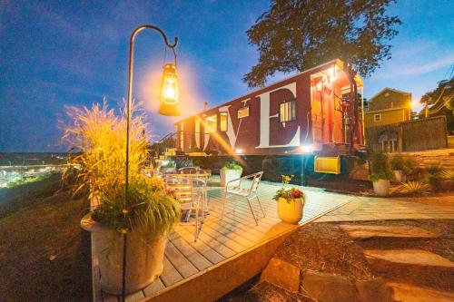 Train Caboose & River Views Near Downtown