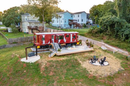 Train Caboose & River Views Near Downtown