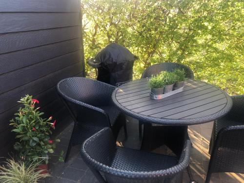 Nyistandsat højloftet kælderlejlighed på 70 m2 i Viborg centrum, med plads til 4 personer Nyistandsat højloftet kælderlejlighed på 70 m2 i Viborg centrum, med plads til 4 personer