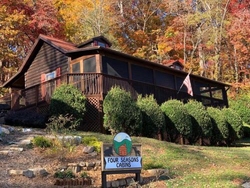 Log Cabin Walkable to Lake Lure & Chimney Rock - Blue Skies