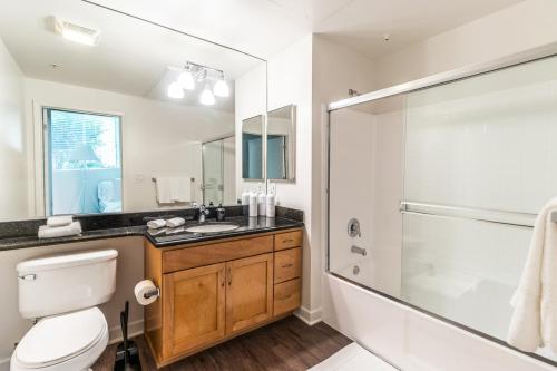 Bright & Modern 2 BDR & 2 BTH in Santa Monica in Los Angeles, USA