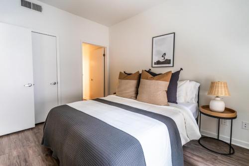 Bright & Modern 2 BDR & 2 BTH in Santa Monica in Los Angeles, USA
