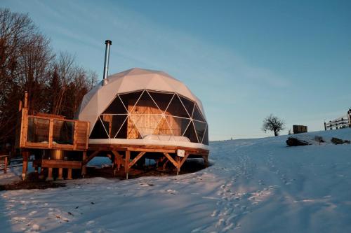 Mi-clos - luxury pods with private jacuzzi and sauna
