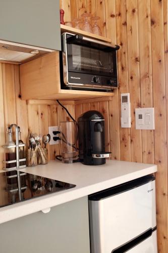 บริการและสิ่งอำนวยความสะดวก, Mi-clos - luxury pods with private jacuzzi and sauna in ออร์ฟอร์ด (QC)