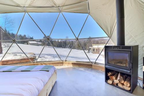 ทัศนียภาพ, Mi-clos - luxury pods with private jacuzzi and sauna in ออร์ฟอร์ด (QC)