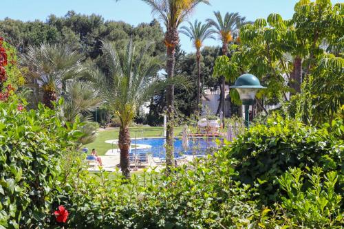Los Monteros Palm Beach - ground floor apartment - Tap to explore photos