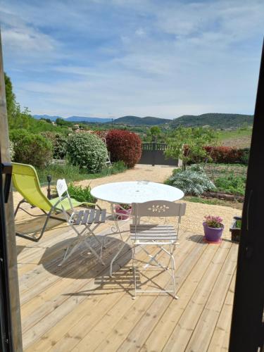 "Plus belle l'Ardèche" Studio de jardin et piscine