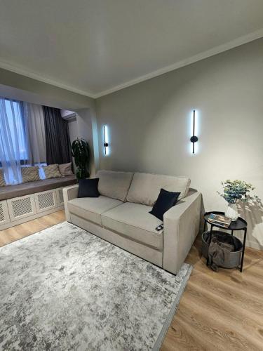 4 Seasons Новые Стильные апартаменты на пересечении Розыбакиева - Журавлева Room Type - One-Bedroom Apartment