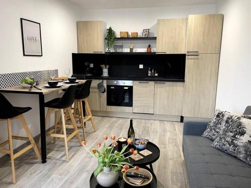 Bel appartement sur cour plein centre ville et parking - Couzon