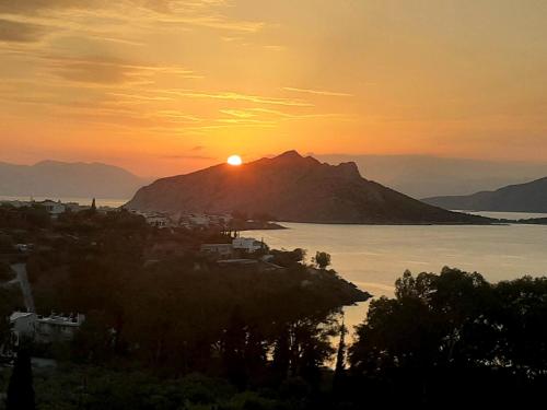 serenity villa Aegina fantastic view near the beach