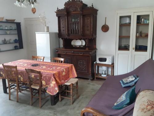 Grand appartement en location Dans maison de caractère 90 m2 (Grand appartement en location Dans maison de caractere 90 m2) in Barre-Des-Cevennes