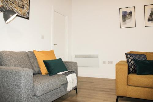 Modern Luxury Serviced Duplex Apartments by REPOSE- 150 Metro Court, WEST BROMWICH