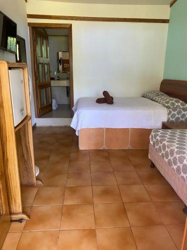1 double bed, 1 twin bed