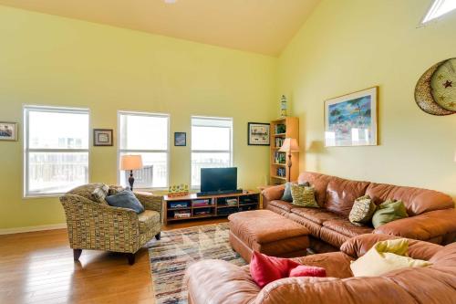 Crystal Beach Home with Furnished Deck Walk to Sand in Crystal Beach, USA