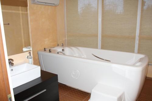 Bathroom, Aparthotel Marina Holiday Club - All Inclusive & Free Parking in Pomorie