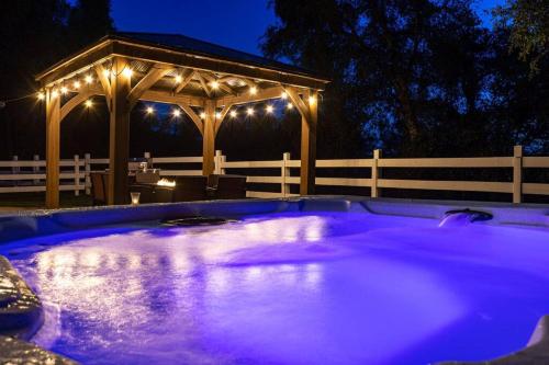 Sunset Villa w/view & Hot tub@Yosemite & Bass Lake