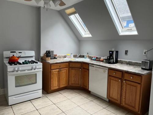 Facilities, Bright, big family escape, W/parking, dogs welcome in Oak Park