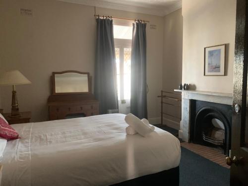 Guestroom, The Light Horse Hotel in Harden