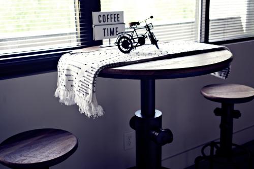 Cozy Up Here! Short, Mid, and Long Term Availability! in Nashville, USA