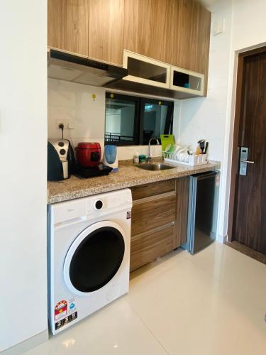 Kitchen, Seaview 2-bedroom full Apartment #freewifi near Raffles Marina