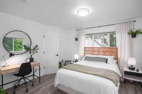 Private Newly Renovated Studio w private Parking!