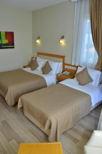 Deluxe Triple Room with Sea View