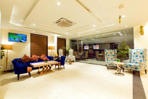 Lobby, De Pavilion Hotel in Indira Gandhi Int'l Airport
