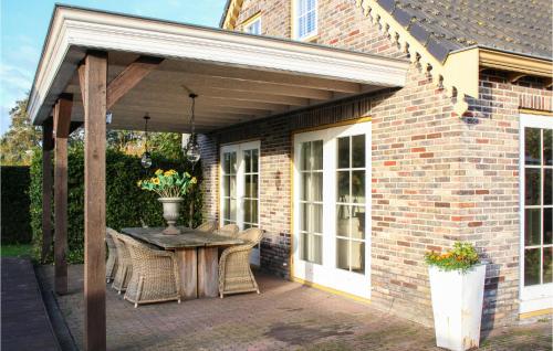 Awesome home in Tzummarum w/ Outdoor swimming pool Outdoor swimming pool and 3 Bedrooms - image 11