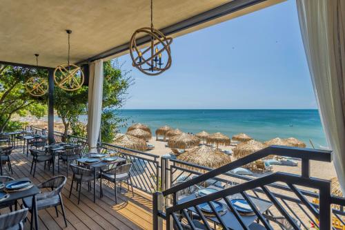 ห้องอาหาร, Onyx Beach Residence - Free Beach Access & Parking in สเวติ วลาส