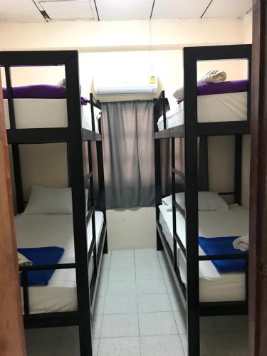 Holiday Phangan - Hostel & Bar thumbnail 4