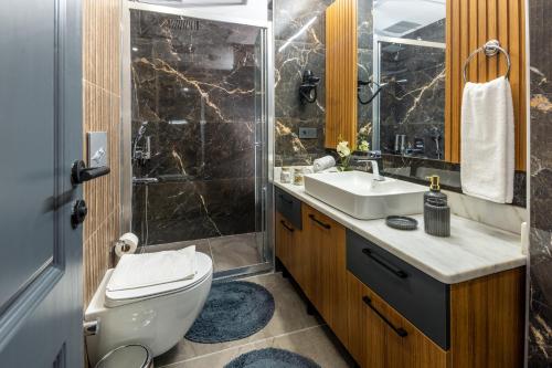 Luxury One Bedroom Apartment with Pool Access  image 6