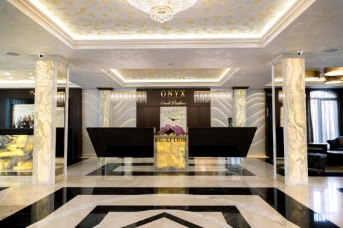 ล็อบบี้, Onyx Beach Residence - Free Beach Access & Parking in สเวติ วลาส
