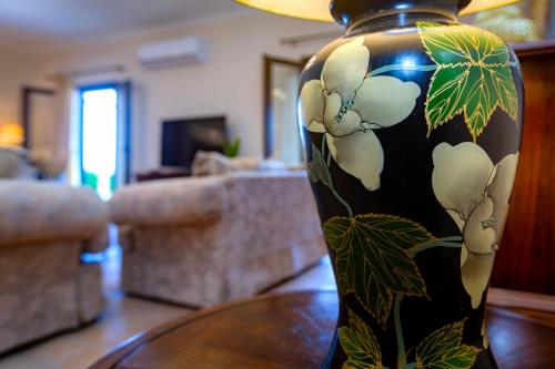 Solaris Methea- Luxury Central Villa by the Castle