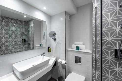 Best Western Manchester Oldham Smokies Park Hotel - image 12