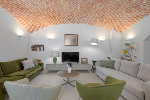 Exklusiv: Historisches Apartment mit Deckengewölbe, München