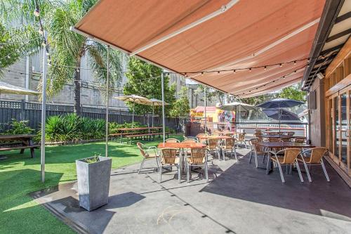 Eksterijer hotela, Nightcap at High Flyer Hotel in Bankstown