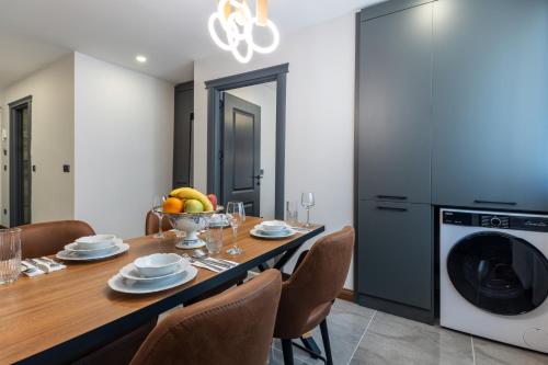 Luxury One Bedroom Apartment image 4