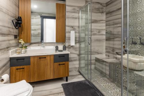 Luxury One Bedroom Apartment image 8