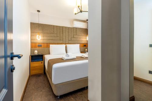 Luxury One Bedroom Apartment image 10