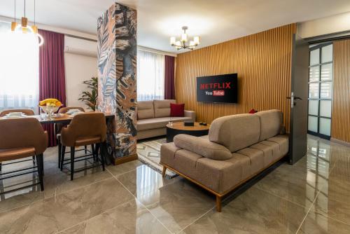 Luxury One Bedroom Apartment image 2