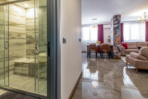Luxury One Bedroom Apartment image 1