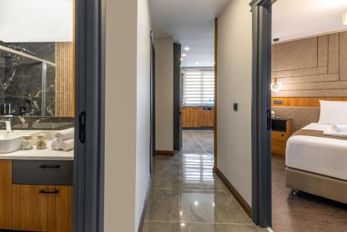 Luxury One Bedroom Apartment with Balcony image 4