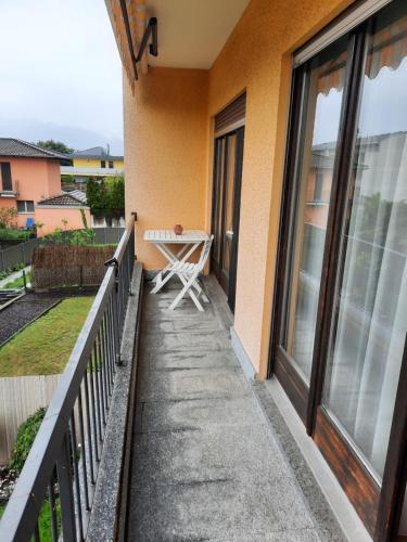 Balkon/Terrasse, Ampie camere con balcone giardino e piscina in Locarno