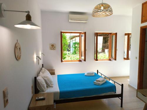 Standard Double Room image 10
