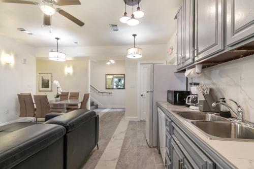 Breathtaking Condos Near French Quarter - 주방