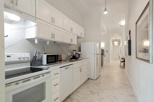 Breathtaking Condos Near French Quarter - 주방