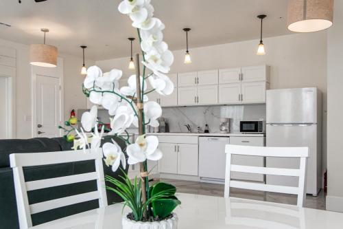 Breathtaking Condos Near French Quarter - 주방