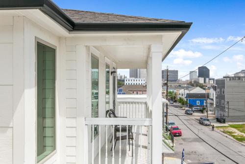Breathtaking Condos Near French Quarter - 발코니/테라스