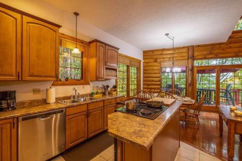 Snowshoe WV “Mountain Retreat’ in Walnut, USA