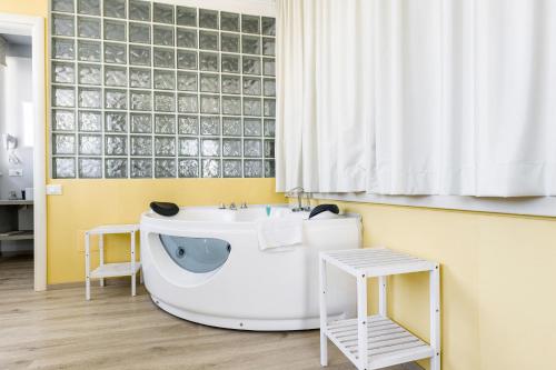 Hot tub, HOTEL Villa Lilla in Desenzano Del Garda